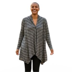 AB Studio, Women’s Lightweight One
Button Flowy Cardigan, Lg. Bk&Wht. Stripe USA